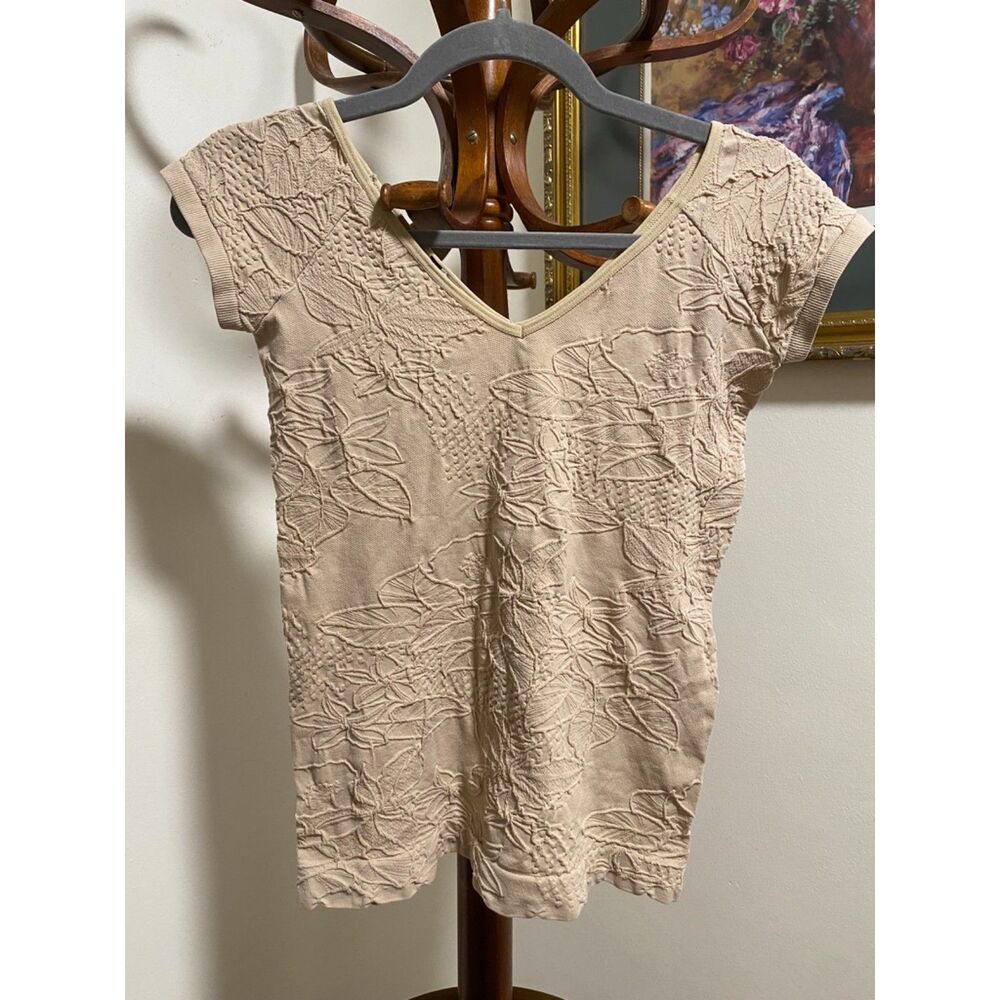 Floral Neutral Body Hugging Top - Picture 3 of 4